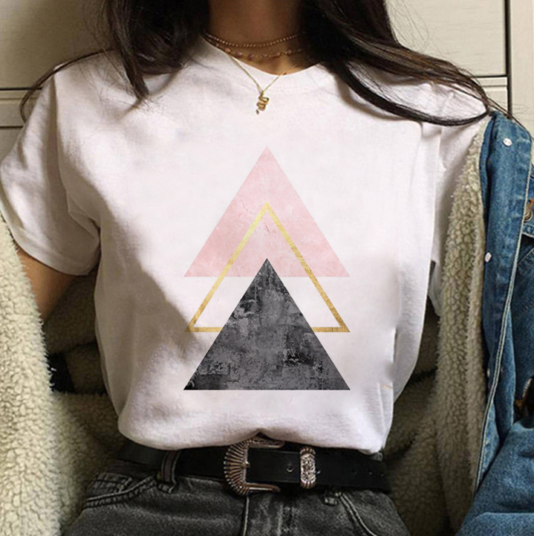 Elegantní dámské tričko s geometrickými tvary