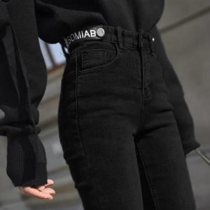 Elastické úzké džíny s vysokým pasem
