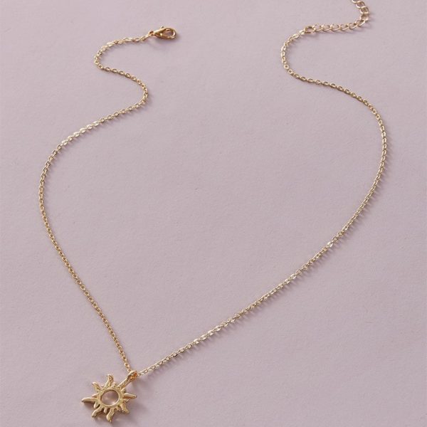 Dámský náhrdelník s přívěskem ve tvaru slunce - Silver