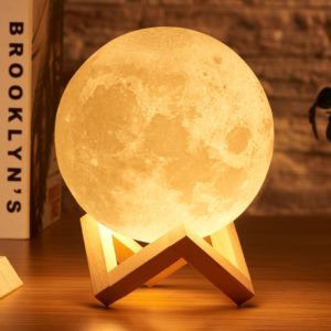3D lampa ve tvaru měsíce