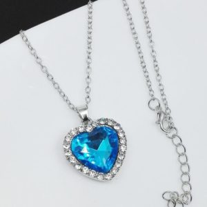 Dámský náhrdelník s originálním přívěskem ve tvaru srdce