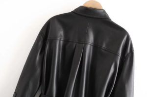 Dámská bunda z umělé kůže s páskem a náprsními kapsami - Cerna, L
