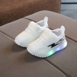 Dětské prodyšné světelné LED boty - Pink, 30