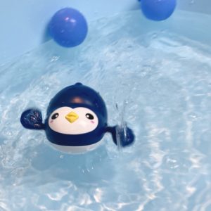 Plavací tučňák do vany nebo bazénu