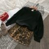 leopardí sukně s mikinou