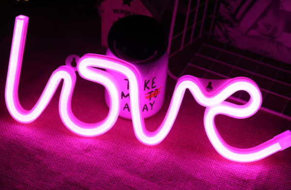 Valentýnská LED neonová světla ve tvaru nápisu "love" - Pink