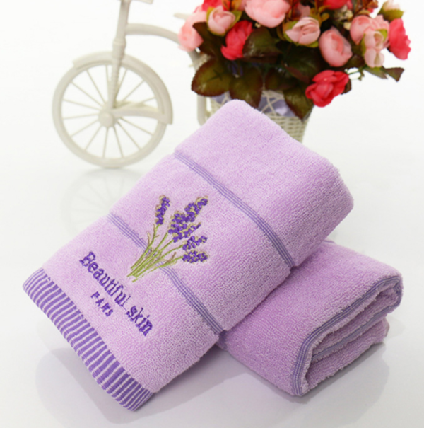Měkké vyšívané bavlněné ručníky s levandulí - Purple