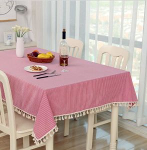 Ubrus na jídelní stůl s třásněmi - Ruzova, 140x220cm