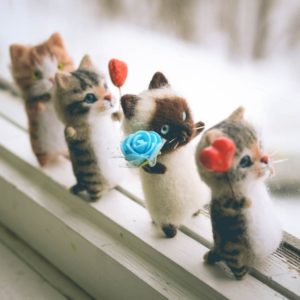 Roztomilé zajímavé ručně vyráběné plstěné kočičky + dárek