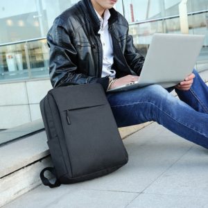 Pánský trendy cestovní batoh vhodný na přepravu notebooku