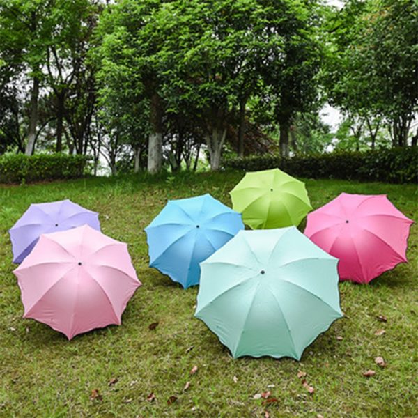Barevné voděodolné deštníky
