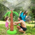 Nafukovací postřikovač na vodu ve tvaru palmy