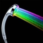 LED sprchová hlavice měnící barvu