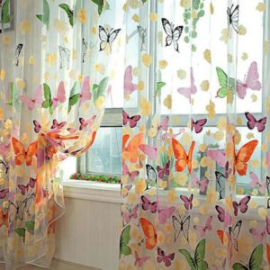 Krásná záclona s motýlky a květinami