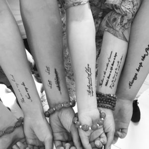 Jednoduché texty falešné tetování