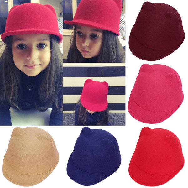Dívčí jednobarevný klobouček s kšiltem a oušky