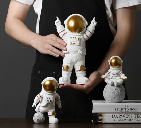 Dekorační soška Astronauta - L