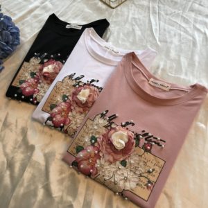 Dámské tričko s krásnou květinovo - korálkovou nášivkou