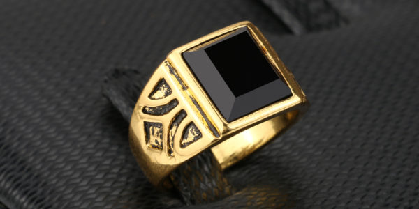 Pánský pozlacený prsten s černým kamenem - 10