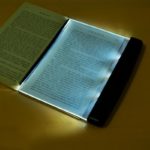 LED světlo na čtení knihy